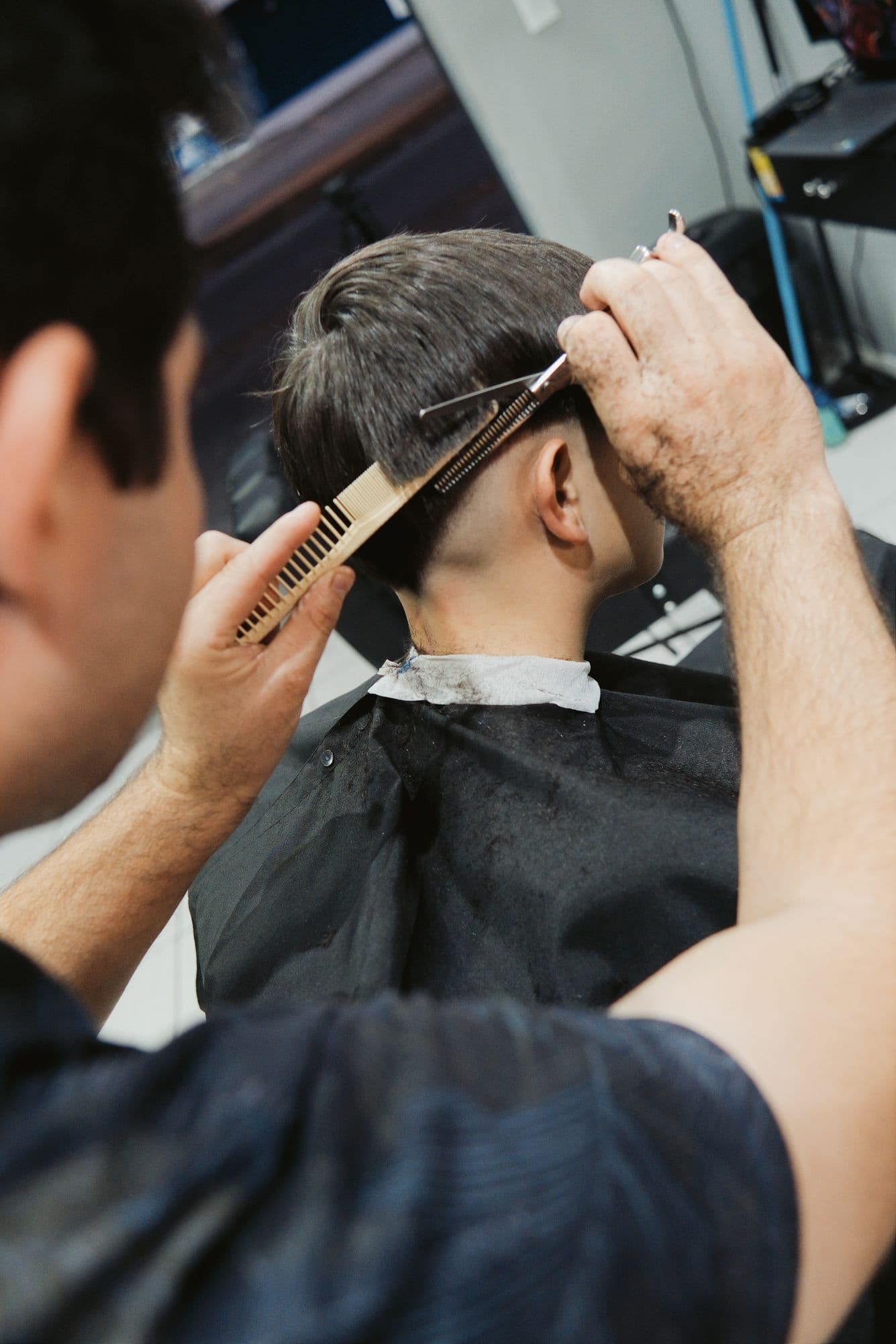 Acabamento de corte na tesoura em cliente da Cortello